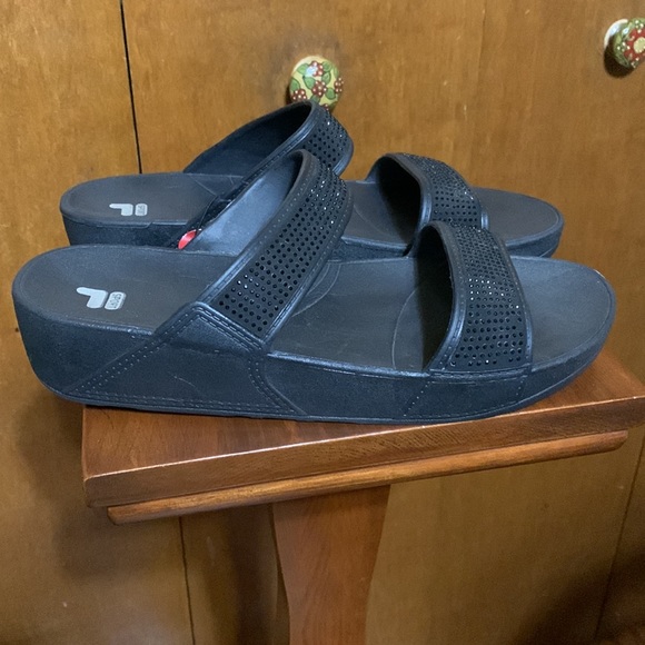 🆕 FILA- BLACK SANDALS (10) - Picture 3 of 12